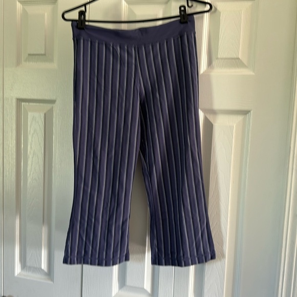 lululemon athletica Pants - Lululemon Capris Size 6❤️❤️